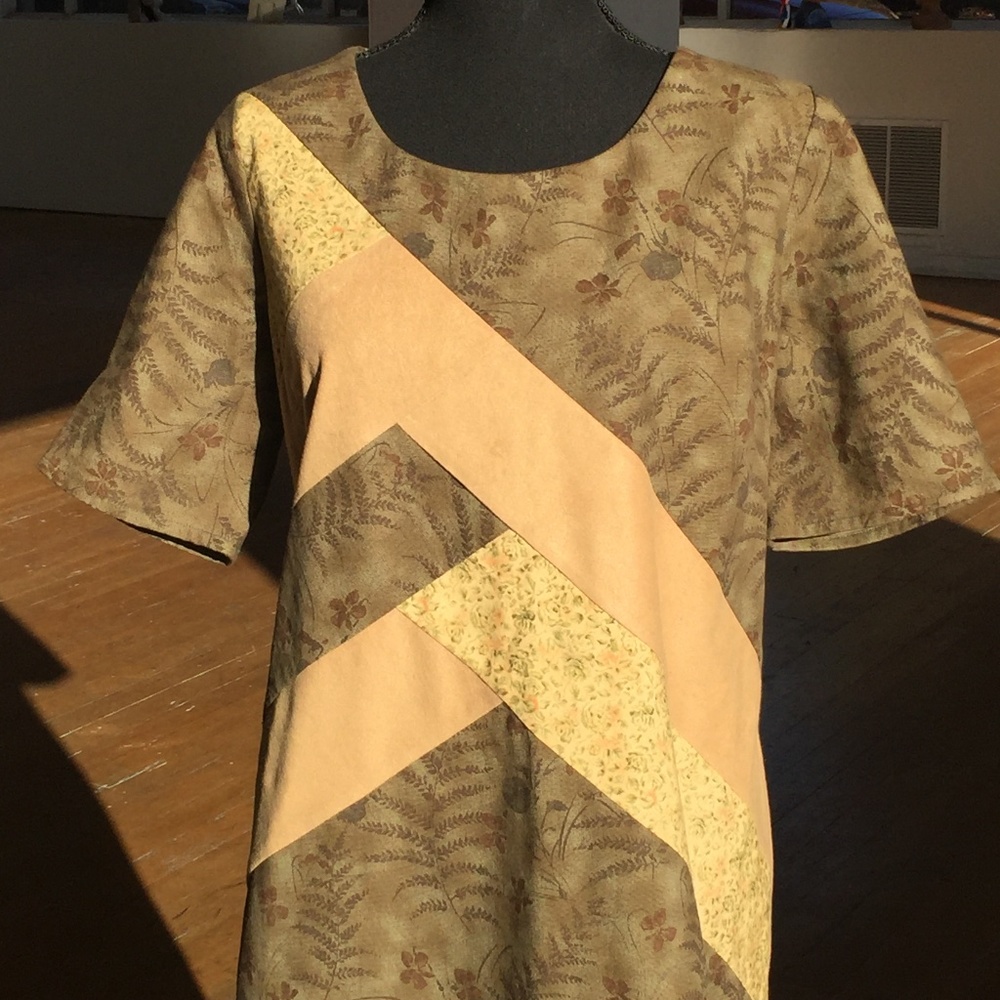Handmade green and tan floral patchwork shirt sleeve dress - Picture 4 of 6